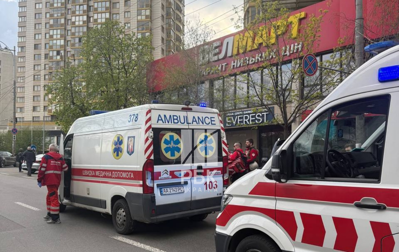 Поджег квартиру и пошел с оружием в супермаркет: все подробности стрельбы в Киеве